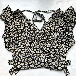 Dokotoo Boho Ruffle Sleeve Cropped Top/Blouse in Black, Tan, & Cream Print